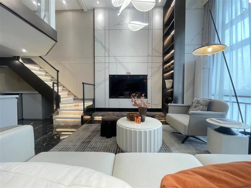 东安湖大运会体育馆旁loft跃层，40万现房精装修带家具家电拎包入住，可按揭