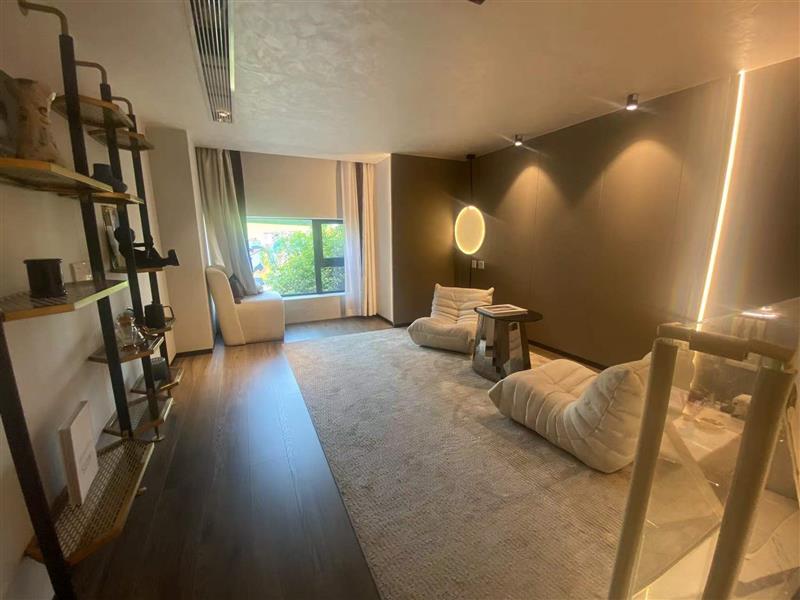20万买精装现房loft，地铁就在旁边，周边配套成熟